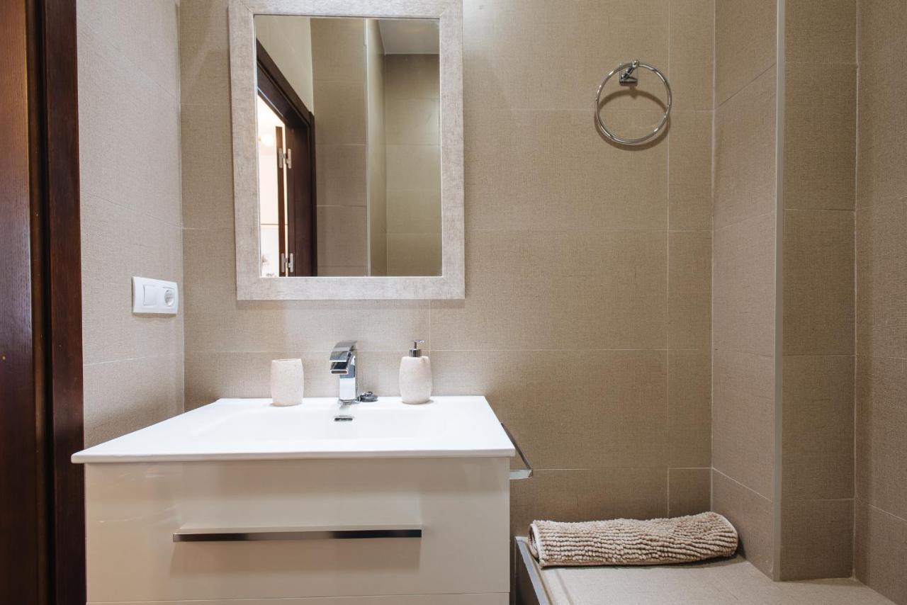 Apartamento Puerta Real - Free Parking Seville Exterior photo