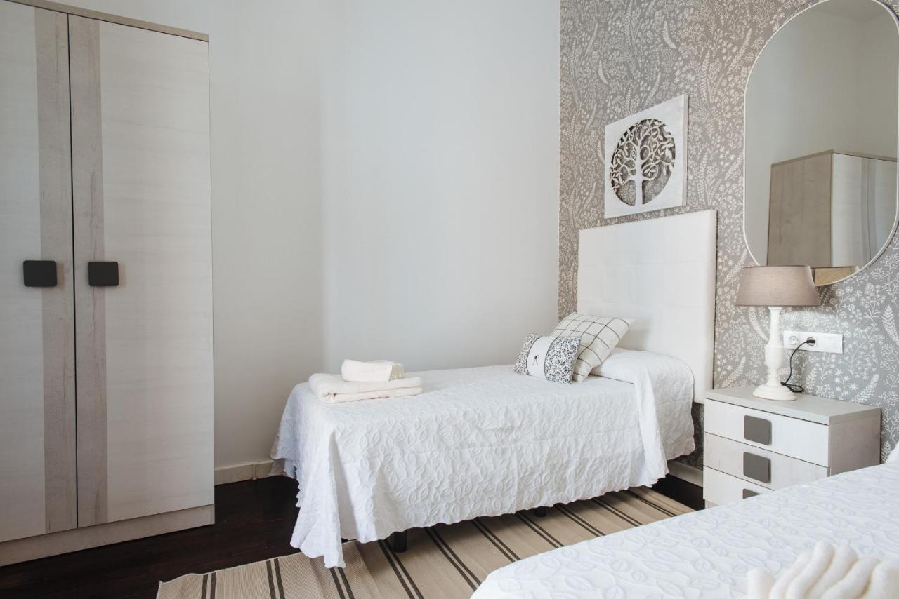 Apartamento Puerta Real - Free Parking Seville Exterior photo